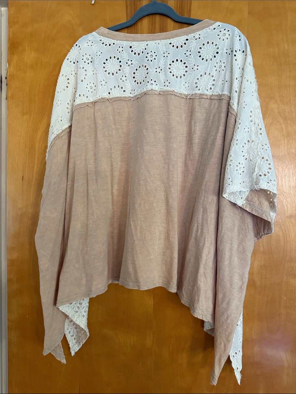 Oli & Hali Beige & Cream Eyelet Oversized Top. LIKE NEW - Picture 4 of 4